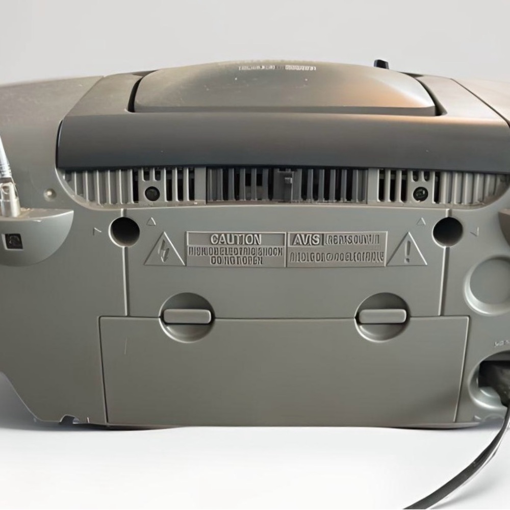 Philips Silver Portable CD Player with AM/FM Radio - Picture 3 of 3